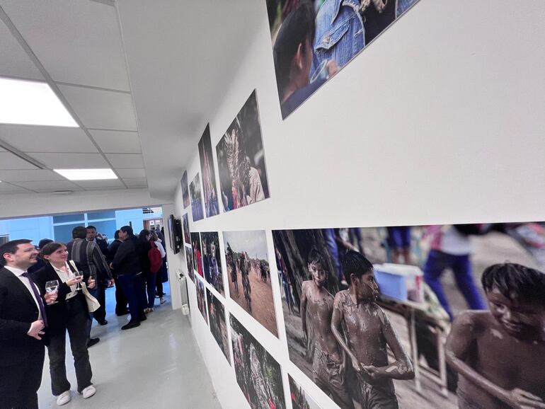 Obras del paraguayo Luis Vera fueron expuestas en París.