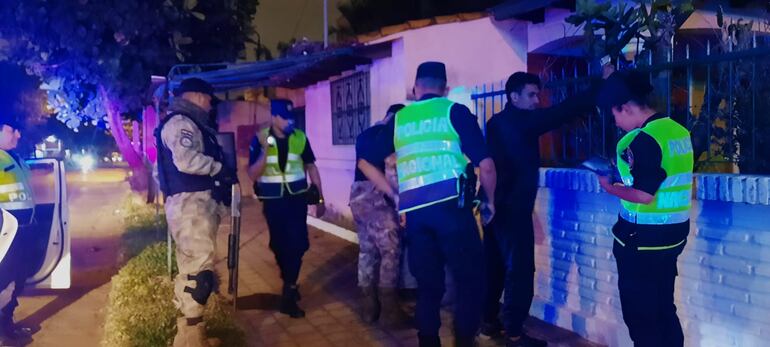 La Policía Nacional realizó un operativo de control preventivo para mitigar hechos de hechos punibles en San Lorenzo.