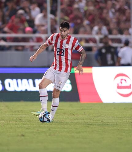 Mathías Villasanti, jugador de Paraguay, durante el partido contra Venezuela.