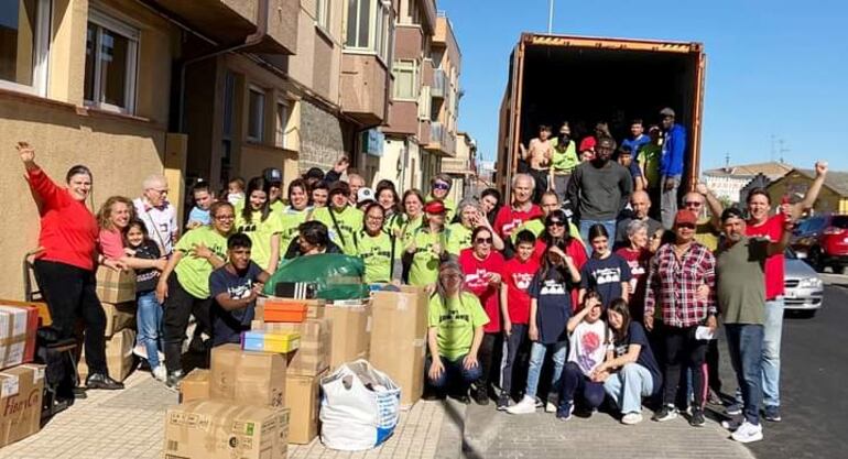 Desde Salamanca, voluntario del barrio Ropero de Puente Ladrillo prepararon un conteiner de 8000  kilos que llegará en febrero del año 2024.