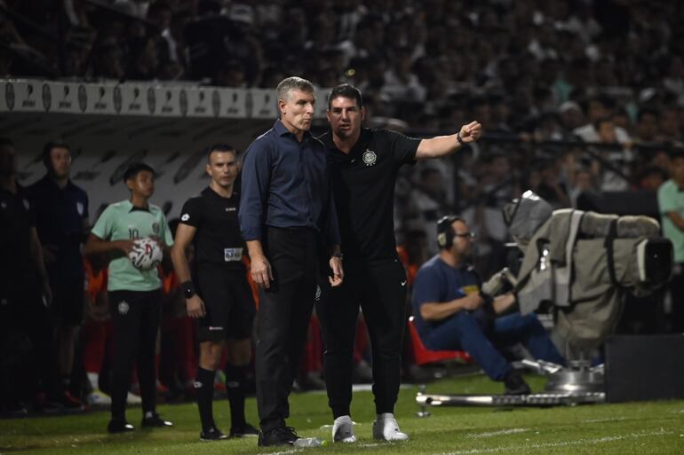 El argentino Martín Palermo, entrenador de Olimpia, en un partido frente a Sportivo Ameliano por la fecha 15 del torneo Apertura 2024 del fútbol paraguayo en el estadio Osvaldo Domínguez Dibb, en Asunción, Paraguay.