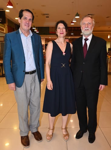 Diego Sánchez Haase, Anna Schmidt y el embajador de la República Federal de Alemania, Holger Scherf.