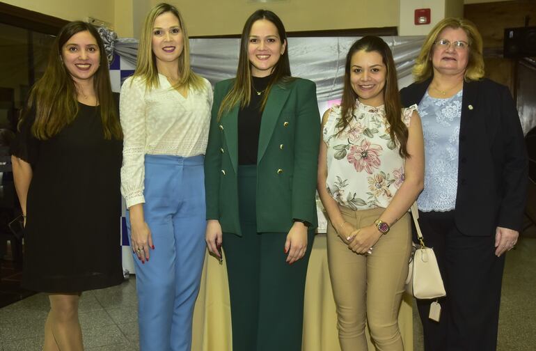 Esc. María Elena Molinas, Esc. Lourdes Arias, Esc. Andrea Silvero, Esc. Fabiola Fleitas y la Esc. Marita Naumann.