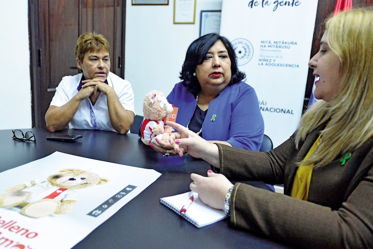 Any González, la ministra Teresa Martínez y Rossana Menchaca del Fondo Canadiense.