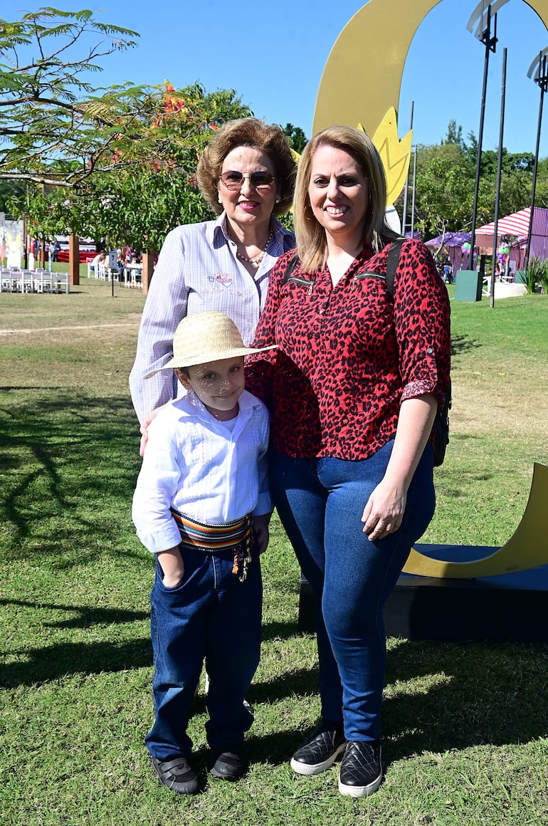 Marian Pérez, Leandro Cabrera y Adriana Villalba.