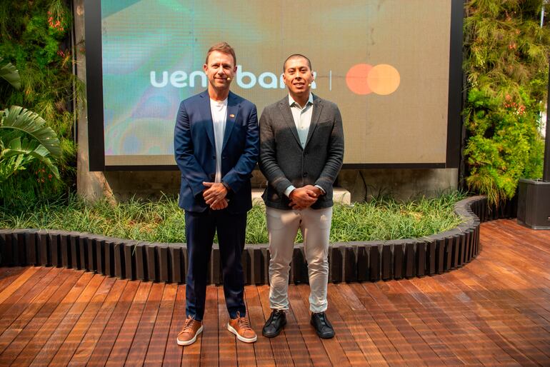 Federico Cofman, Cluster Leader para Argentina, Uruguay y Paraguay de Mastercard, y Miguel Vázquez, CEO de ueno bank.