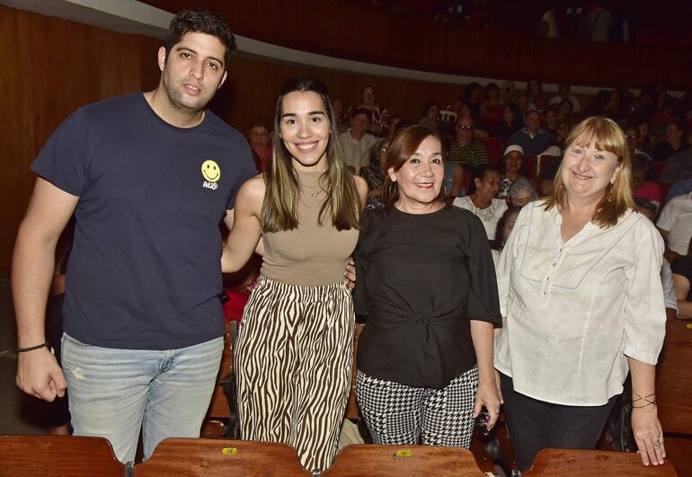 Diego Paredes, Brenda Colmán, Gladys Valdez y Lali Degen.