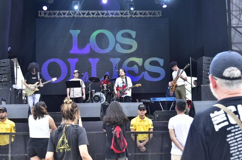 Los Ollies abrieron el Primavera Sound en Asunción.