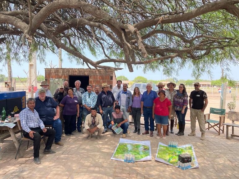 Renión en General Díaz, de directivos de la Comisión del Pilcomayo, con pobladores y productores.