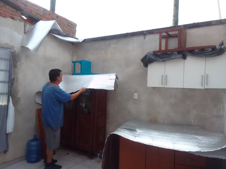 Los miembros de esta casa piden ayuda a las autoridades para reconstruir su vivienda