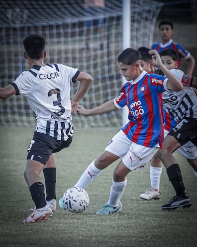 Los azulgranas y gumarelos empataron sin goles en Parque Azulgrana