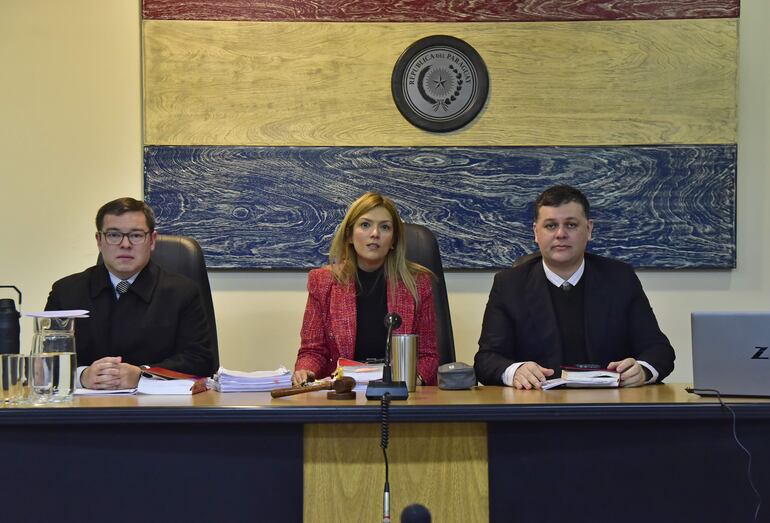 Los jueces Pablino Barreto, Inés Galarza (presidenta) y Juan Dávalos.