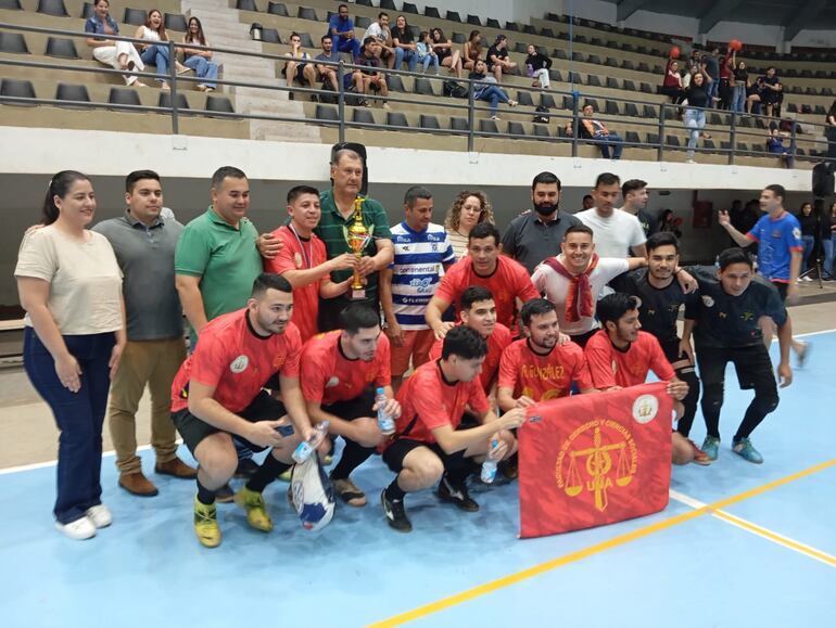 El equipo de la Facultad de Derecho de la Universidad Nacional de Asunción logró quedarse con el título de campeón, dejando a la Universidad del Pacífico con el vicecampeonato.