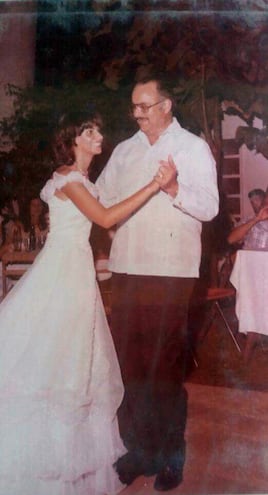 Anastasio Somoza, el “Dancing Boy” de la Academia Militar de West Point (EE.UU.), bailando una salsa caribeña con la quinceañera.