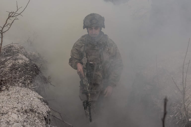 Un soldado ucraniano durante ejercicios de entrenamiento en la región de Donetsk, el pasado 3 de febrero.