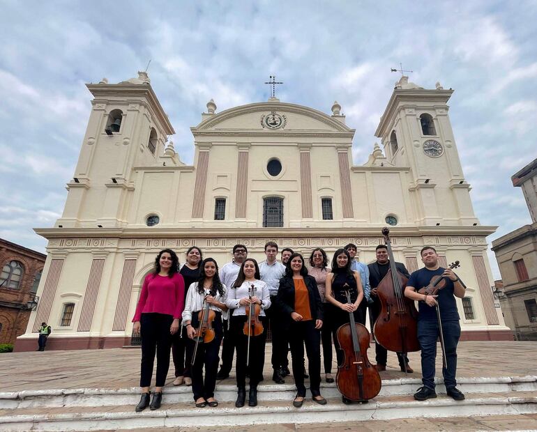 El grupo Sonidos de Paraqvaria ofrecerá una serenata a la Virgen de la Asunción, en la Catedral Metropolitana que lleva su nombre.