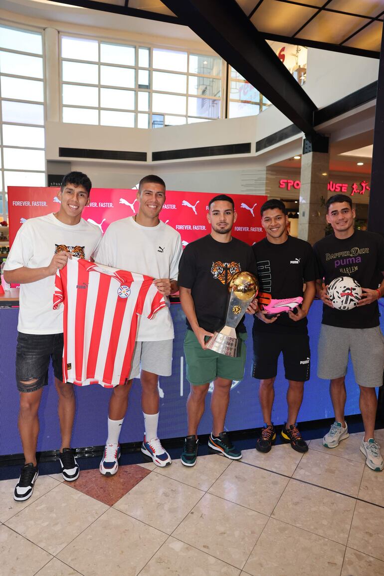 Los jóvenes futbolistas agradecieron el apoyo de Puma Paraguay durante el encuentro.