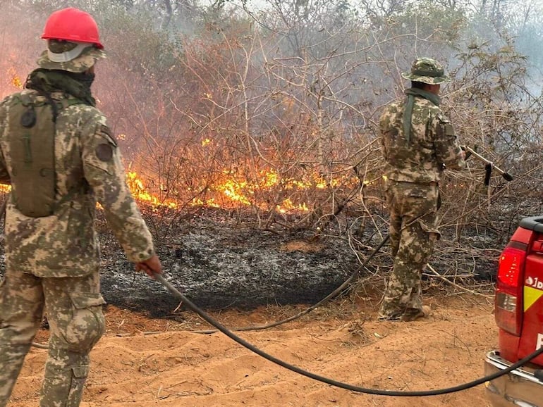 Intensa es la batalla contra el fuego en el Chaco. En Filadelfia realizan una colecta de provisiones para enviar a los bomberos.