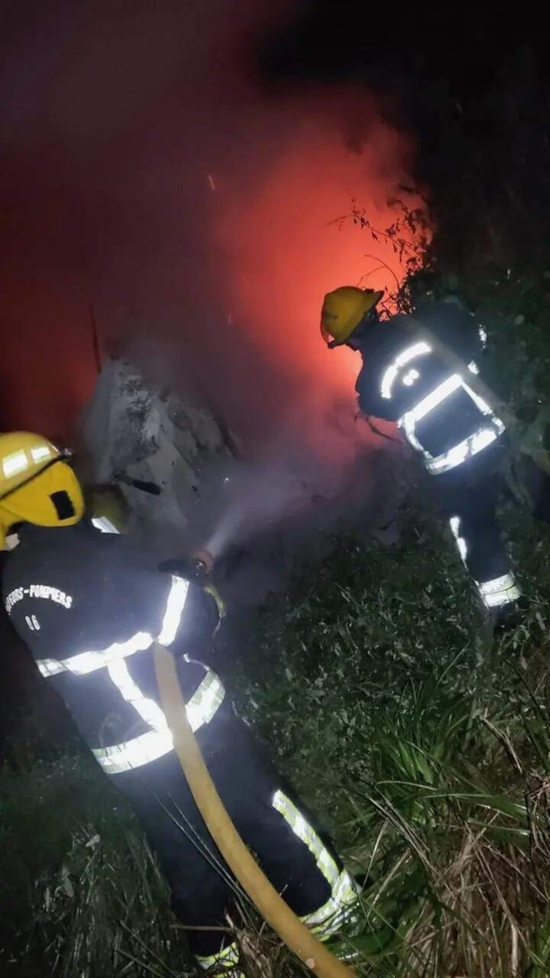 Bomberos de Quiindy lograron extinguir el fuego salvando la carga de arroz que transportaba el camión de gran porte.