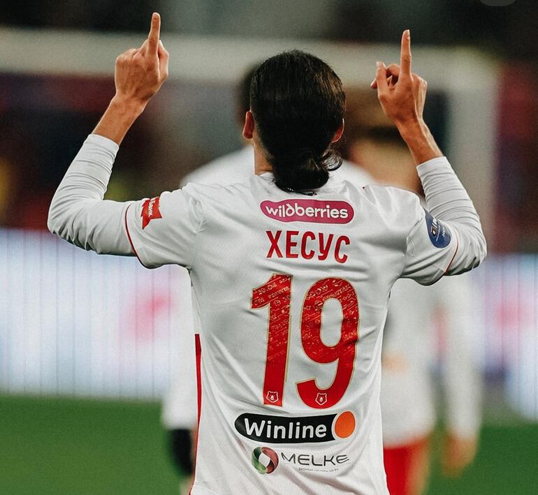 El paraguayo Jesús Medina, futbolista de Spartak Moscú, festeja un gol en el partido frente al CSKA Moscú por la Premier League de Rusia 2024-2025.