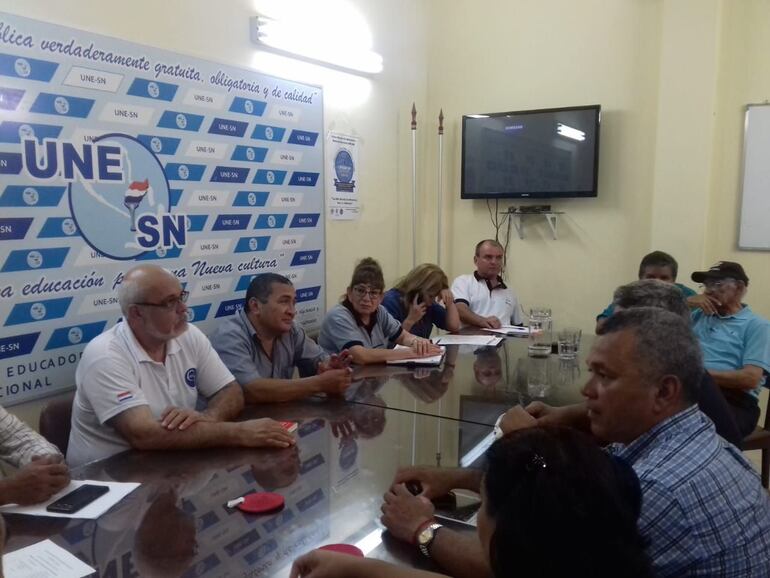 Integrantes de la Unión Nacional de Educadores Sindicato Naciona (UNE SN). Archivo.