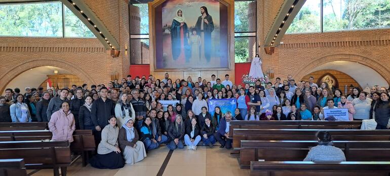 Una gran cantidad de jóvenes se concentraron en el Santuario de Tuparendá.