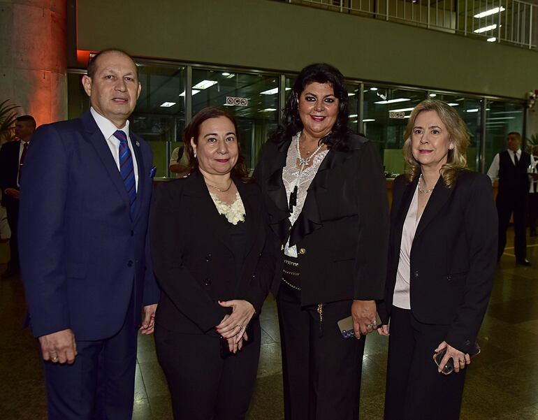 Adolfo Alfonso, Silvia Núñez, Bettina Villagra y Mercedes Pedrozo.
