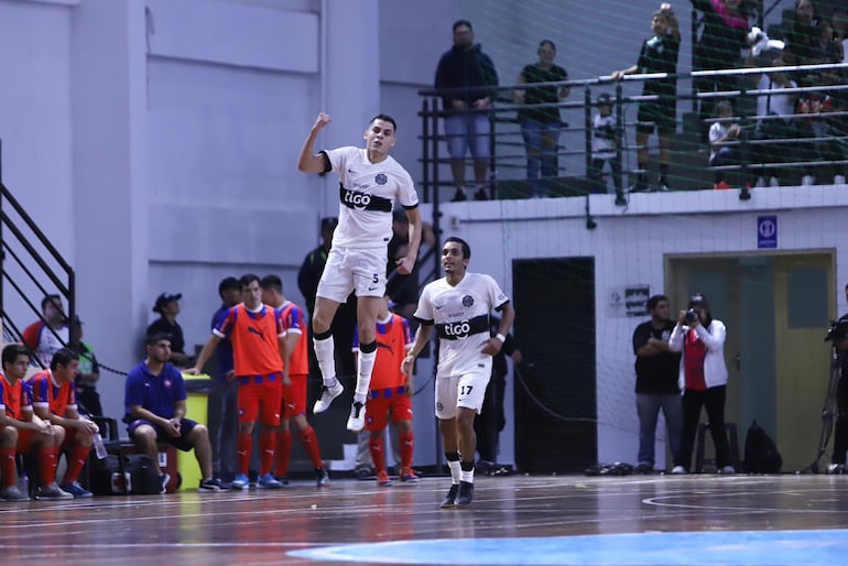 Olimpia derrotó a Cerro Porteño por la segunda fecha de la Liga Premium de Futsal FIFA 2024 en el Comité Olímpico Paraguayo.