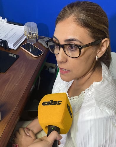 La hermana del senador Líder Amarilla, Neyde, también tiene un cargo en el Senado.