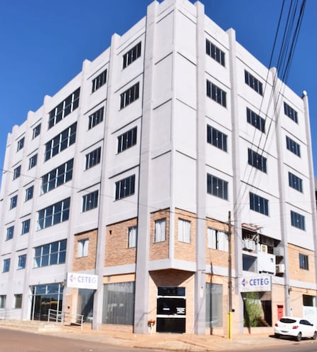 El edificio donde está la Universidad Hernando Arias de Saavedra, en Pedro Juan.