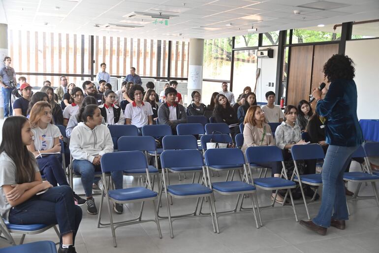 Jóvenes de varias instituciones compartieron experiencia en jornada estudiantil.