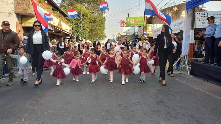 Ternura y emoción dieron los alumnos de la escuela municipal de danza de la municipalidad local.