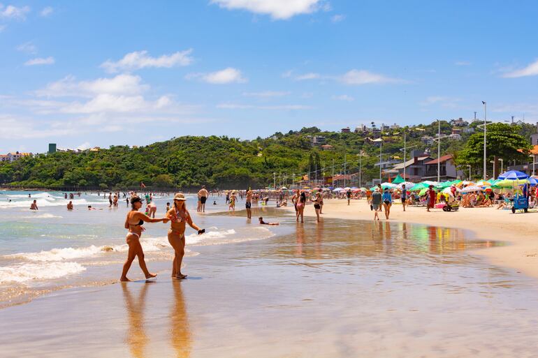 Playa de Bombas, en Santa Catarina, Brasil