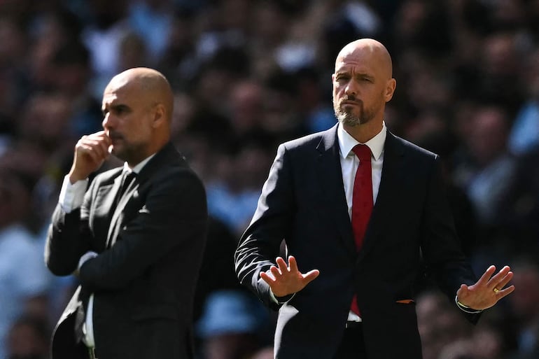 El neerlandés Erik ten Hag (d), entrenador del Manchester United, durante la final de la FA Cup contra el Manchester City en el estadio Wembley, en Londres, Inglaterra. 