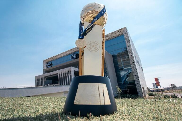 El trofeo de los torneos Apertura y Clausura del fútbol paraguayo.