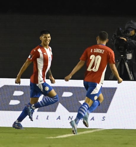 Robert Morales fue el autor del 1-0 para Paraguay.