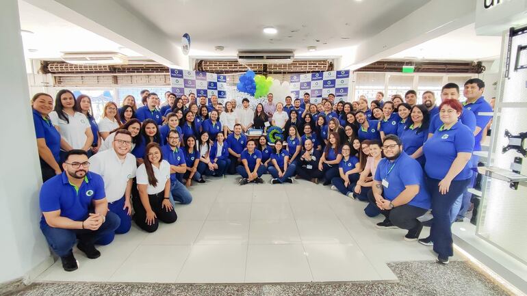 La gran familia de González Giménez celebró este nuevo aniversario, extendiendo el agradecimiento por la preferencia a todos sus clientes.