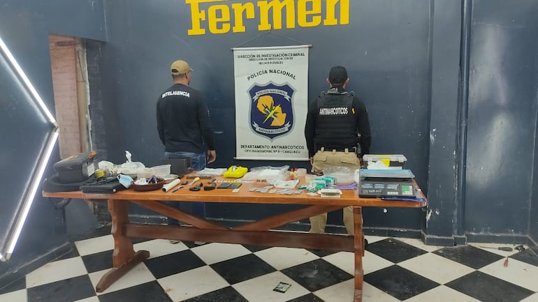 Cocaína y otras evidencias encontradas en la Chapería y Pintura FERMEN de Coronel Oviedo