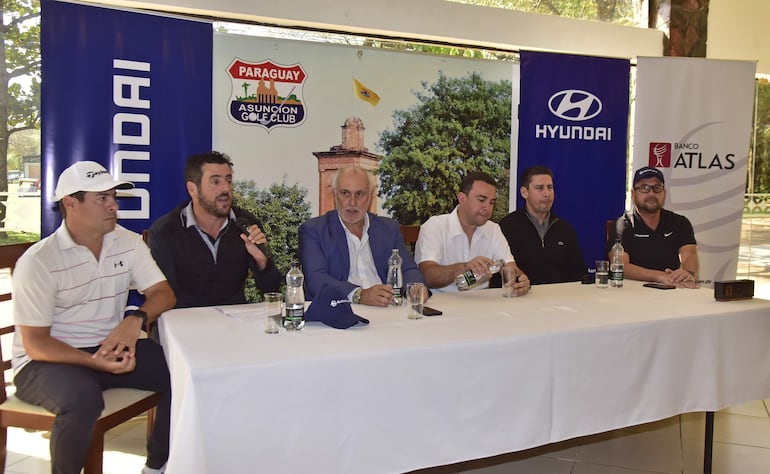 Autoridades del Asunción Golf Club y en la presentación del Torneo  Pro Am de Golf,  ayer.