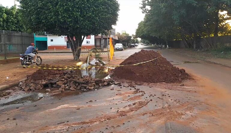 Lugar donde reventó la tubería de 250 mm.