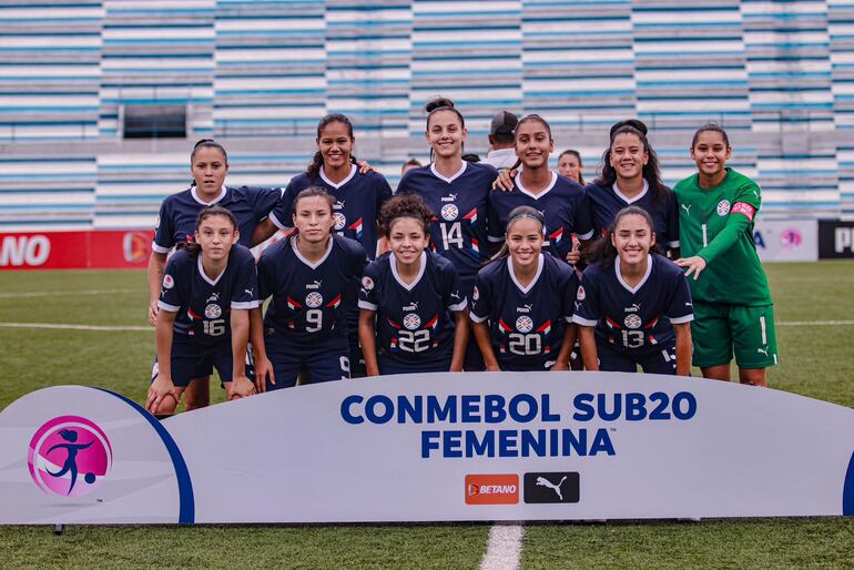 Equipo presentado por Fabio Fukumoto, en el cierre del Grupo A, ante Argentina.