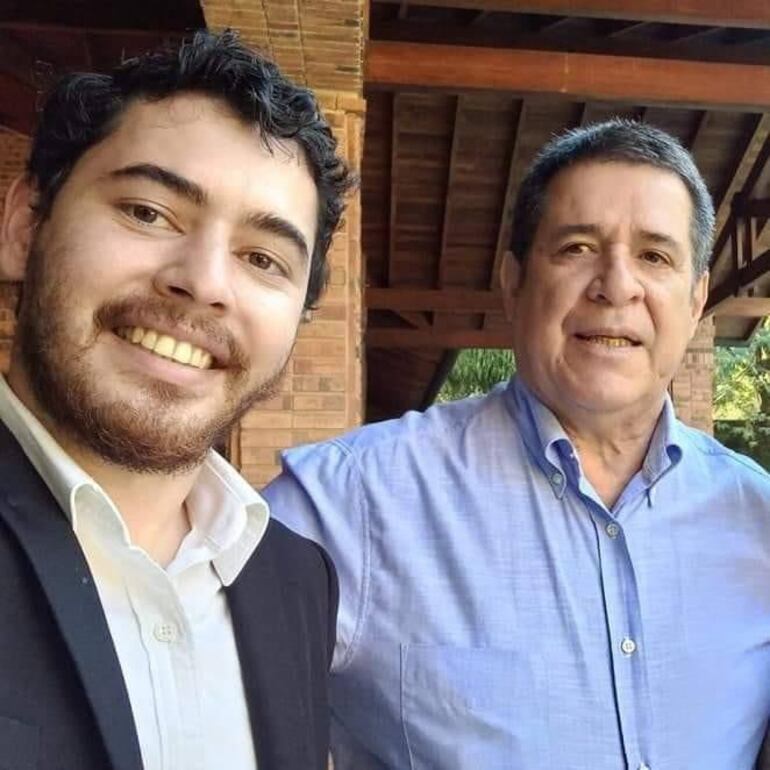 "Tito" Servin junto Horacio Cartes. También declara cobrar salario de la ANR.