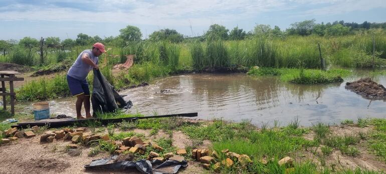 Tras la crecida rápida del rio tebicuary, afecta a oles de la ciudad de Villa Florida.