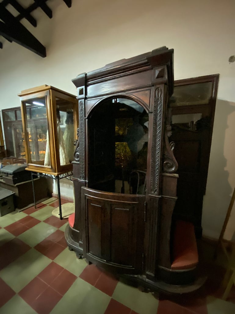 Un antiguo confesionario se puede ver en el Museo Diocesano de Arte Sacro e Histórico.