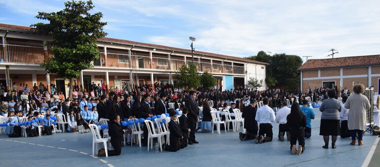 Los padres acompañaron a sus hijos para participar del " Encuentro Familiar con el Espíritu Santo“.