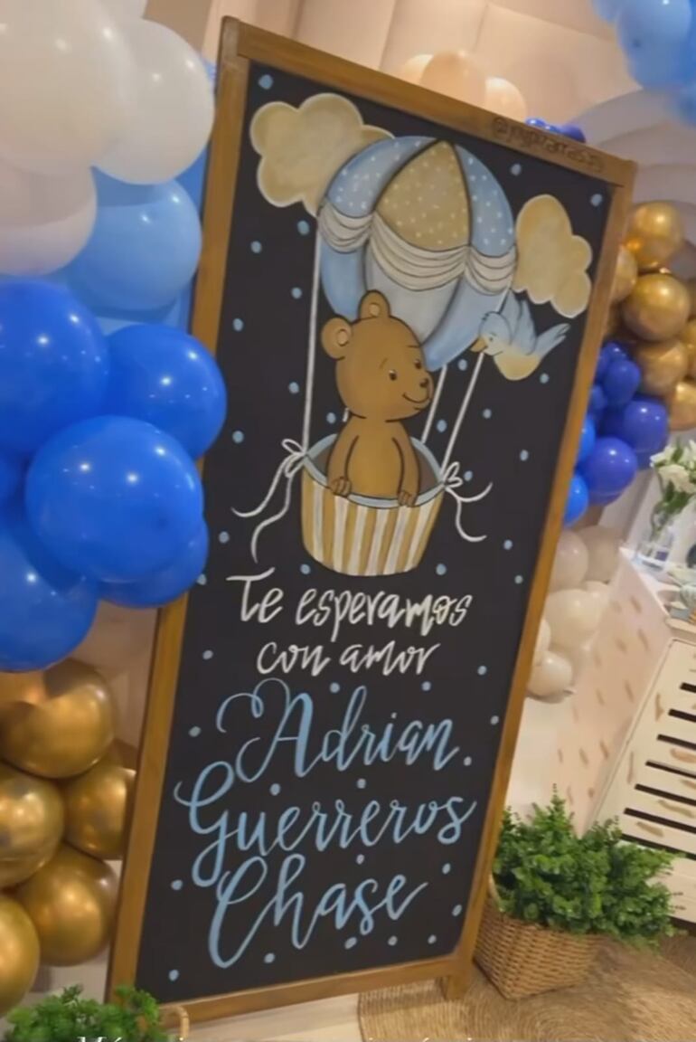 Este tierno cartel con el nombre del bebé daba la bienvenida al baby shower de Annita Chase. (Captura de la historia de Instagram de Anna Chase)