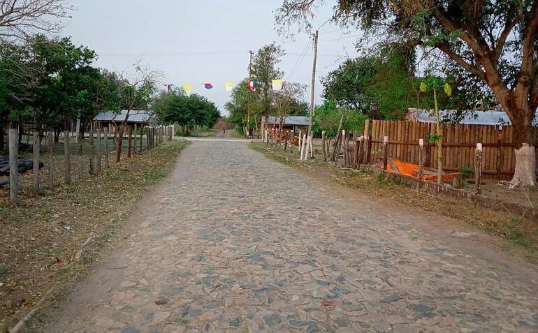 Población de Puerto Guaraní, donde se produce la migración masiva de familias ante la falta de trabajo.