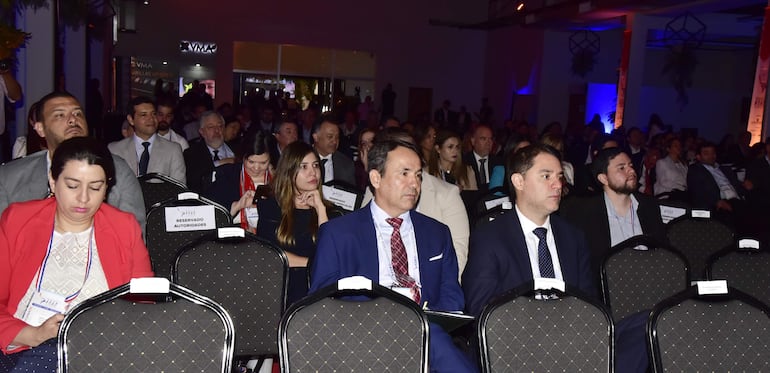 Hubo una masiva concurrencia en el foro de la Infraestructura. 