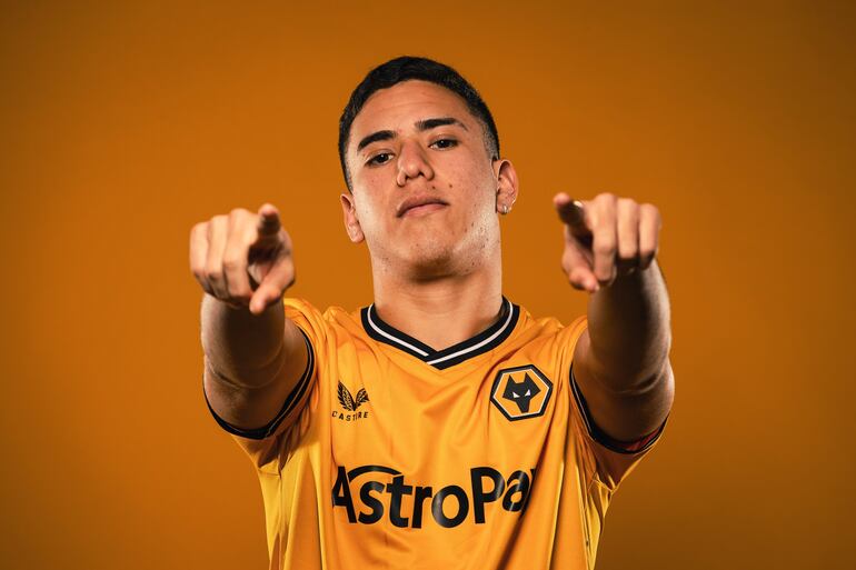 Enso González, 18 años, llega con mucha expectativa a Wolves.