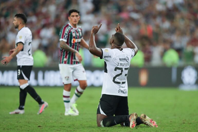 Jhohan Romaña de Olimpia al final de un partido de los cuartos de final de la Copa Libertadores entre Fluminense y Olimpia en el estadio Maracaná en Río de Janeiro (Brasil).